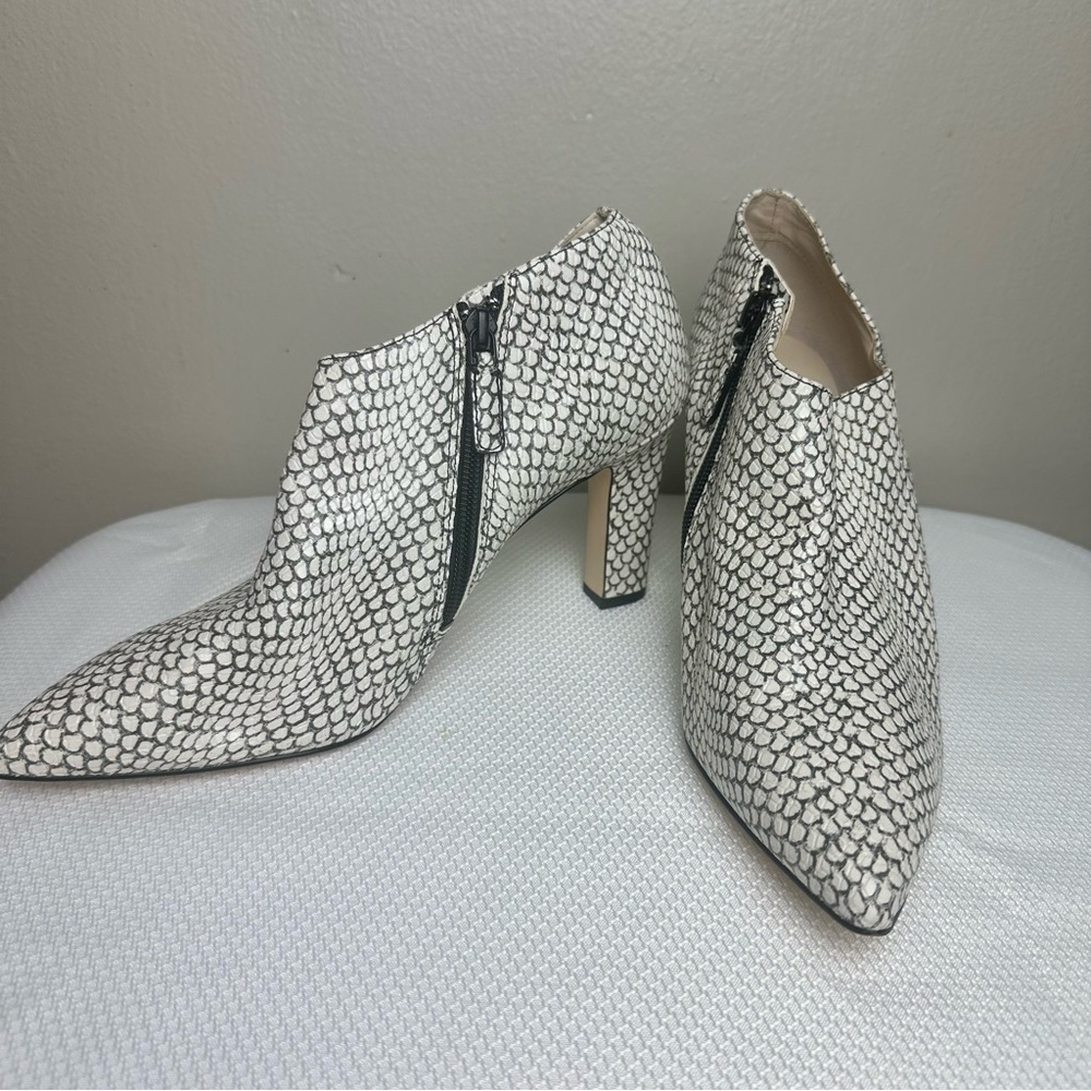 Cole Haan Vestry Pointed Toe Pump Black/White Snake Embossed Leather Sz 9B